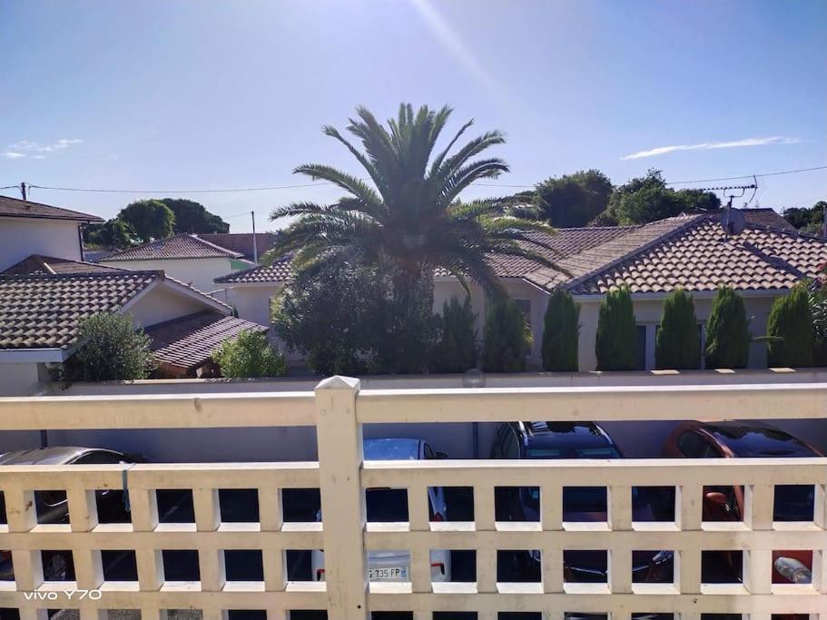 Jolie Maison Paisible, Avec Jardinet Et Parking Apartment *